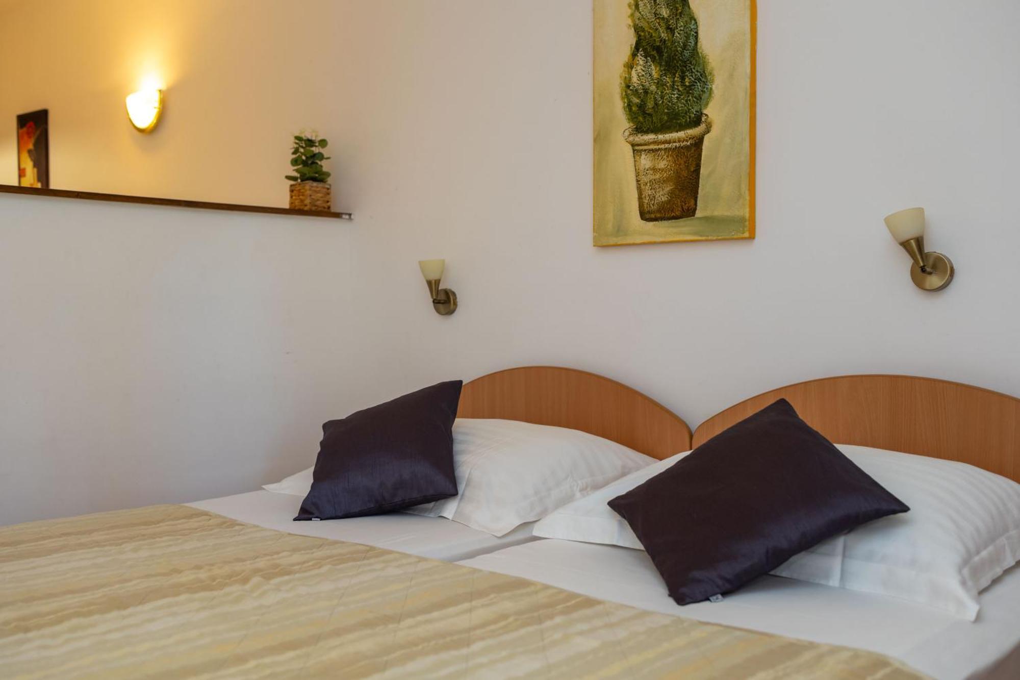 Premium - Lavica Podstrana