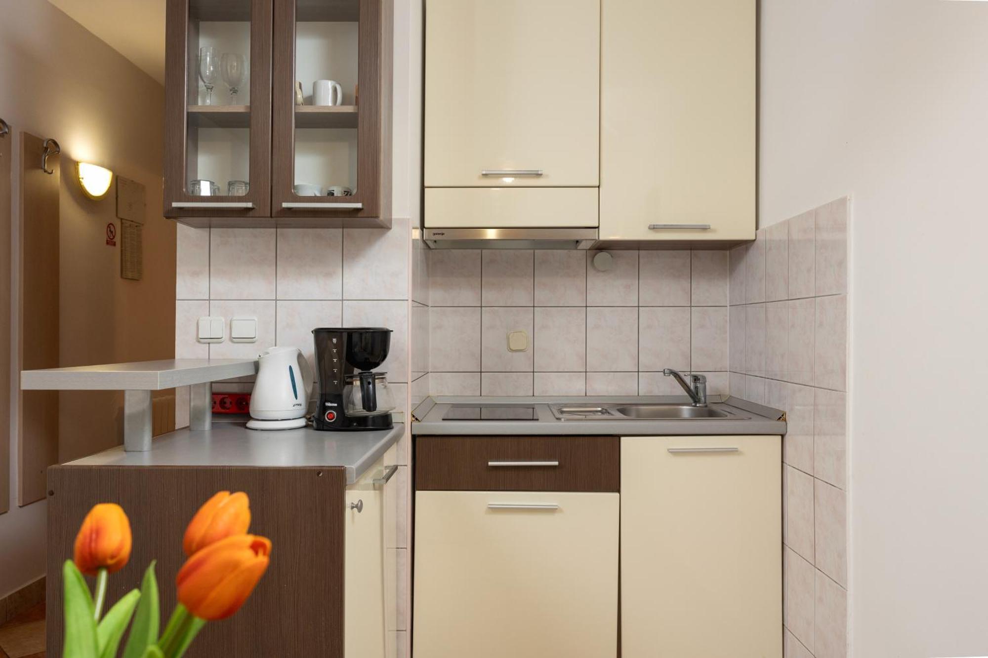 Premium - Lavica * Podstrana